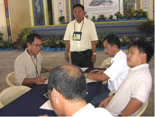 MSU Tawi-Tawi Chancellor Eddie Alih, PDAP Executive Director Jerry Pacturan, TCCI President Rolando Lim and PFO Hadji Jul-Ajid Jamiri sign MOU for the establishment of Seaweeds Gene Bank and Land based Nurseries with PGovernor Sahali las witness.